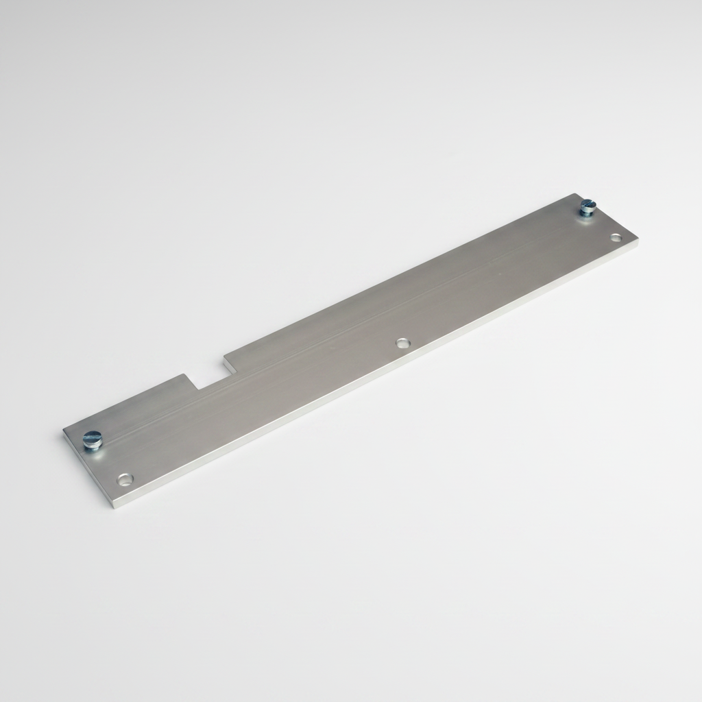 Kingspan STG - Unterfütterungsplatte für ZUV2, 5 mm Aluminium, EV1 silber eloxiert. Hochwertiges Montagezubehör zum Höhenausgleich und zur sicheren Installation von Zusatzverriegelungen an Fenster- und Fassadensystemen.
