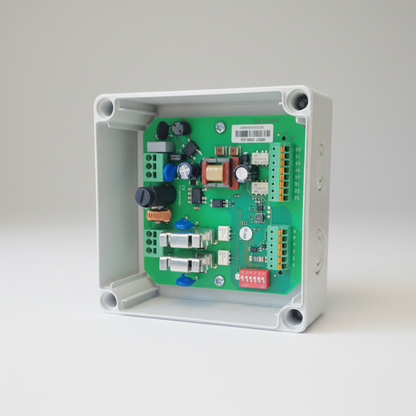 Kingspan STG Wind- und Regenmeldezentrale WRZ 10M/1G zur automatischen Steuerung und Überwachung von bis zu 10 Lüftungsantrieben mit 230 V AC bei Wind und Regen.